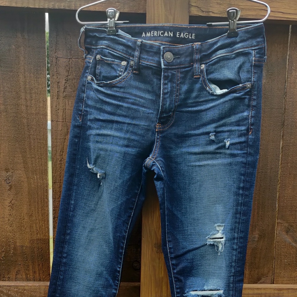 American eagle dark wash distressed jeggings